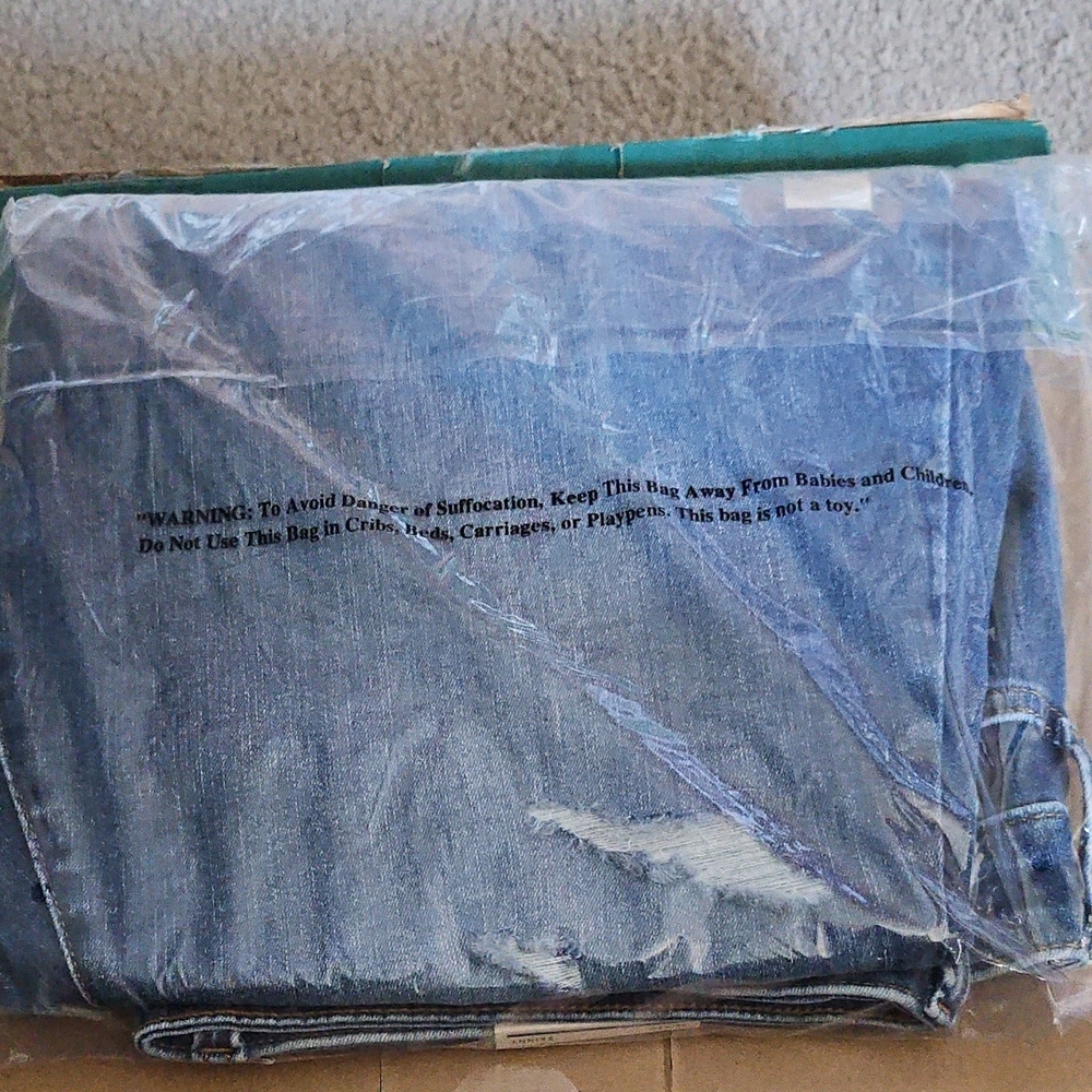 Universal Thread High Rise Blue Jeans Classic Style - Picture 3 of 4